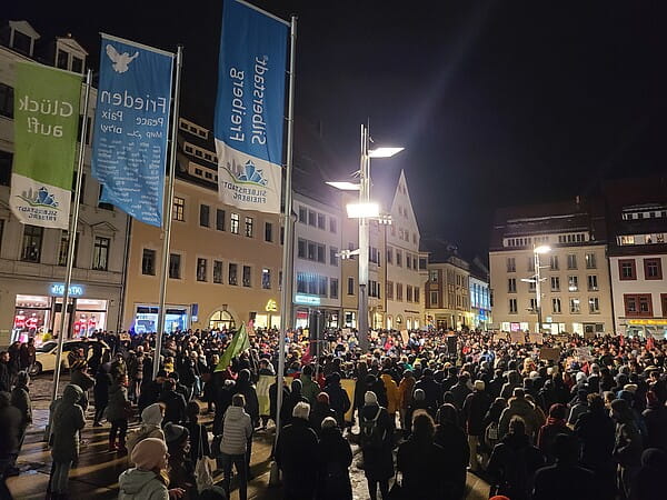 Gelebte Demokratie zur Demo gegen Rechtsextremismus am 22. Januar auf dem Obermarkt in Freiberg. Auch dieses Motiv könnte eingereicht werden.