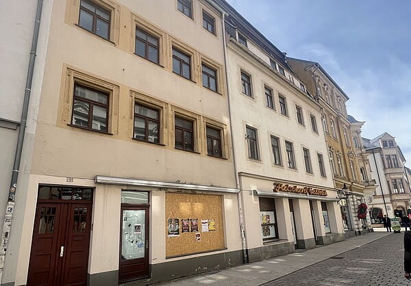 Die ehemalige Fleischerei in der Petersstraße 7 bis 9 soll in ein modernes Wohn- und Geschäftshaus umgebaut werden.
