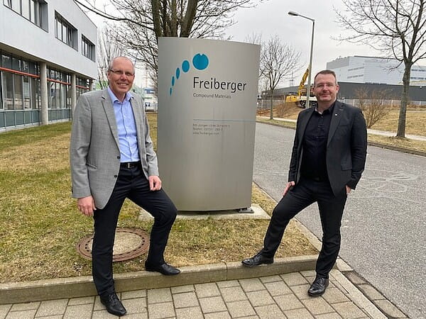 Dr. Michael Harz (CEO FCM) & OB Sven Krüger beim FCM-Firmenrundgang. Foto: B. Keller /SVF