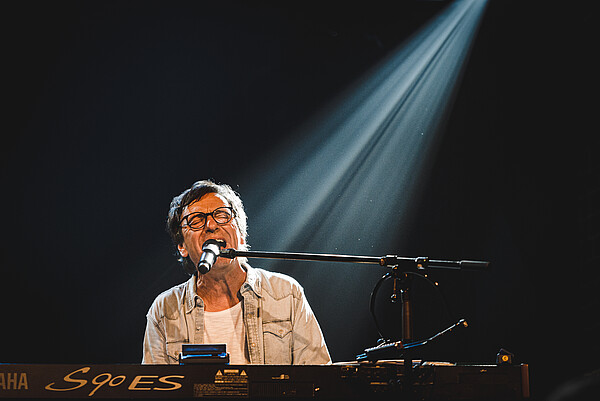 Der Kölner Singer-Songwriter Purple Schulz ist mit seinem Programm "Nach wie vor" live zu erleben. Foto: Jörg Dembinski
