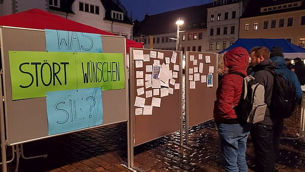 Auf Pinnwänden äußerten Teilnehmer ihre Kritik und ihre Wünsche. Foto: SVF.