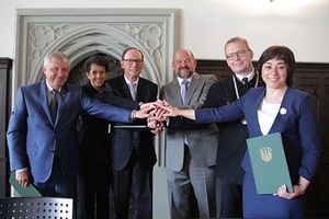 Handschlag für eine länderübergreifende Partnerschaft. Foto: Stadt Freiberg